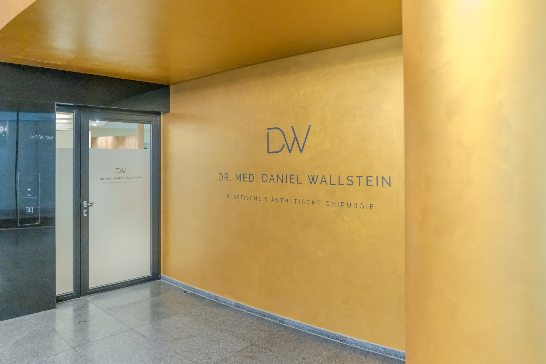 Eingang Dr. Wallstein.